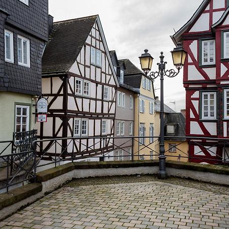 Altstadt Apartment Am Dom Wetzlar, 1 Zi, Kueche, Bad Mit Parkplatz Am Grundstueck Dış mekan fotoğraf