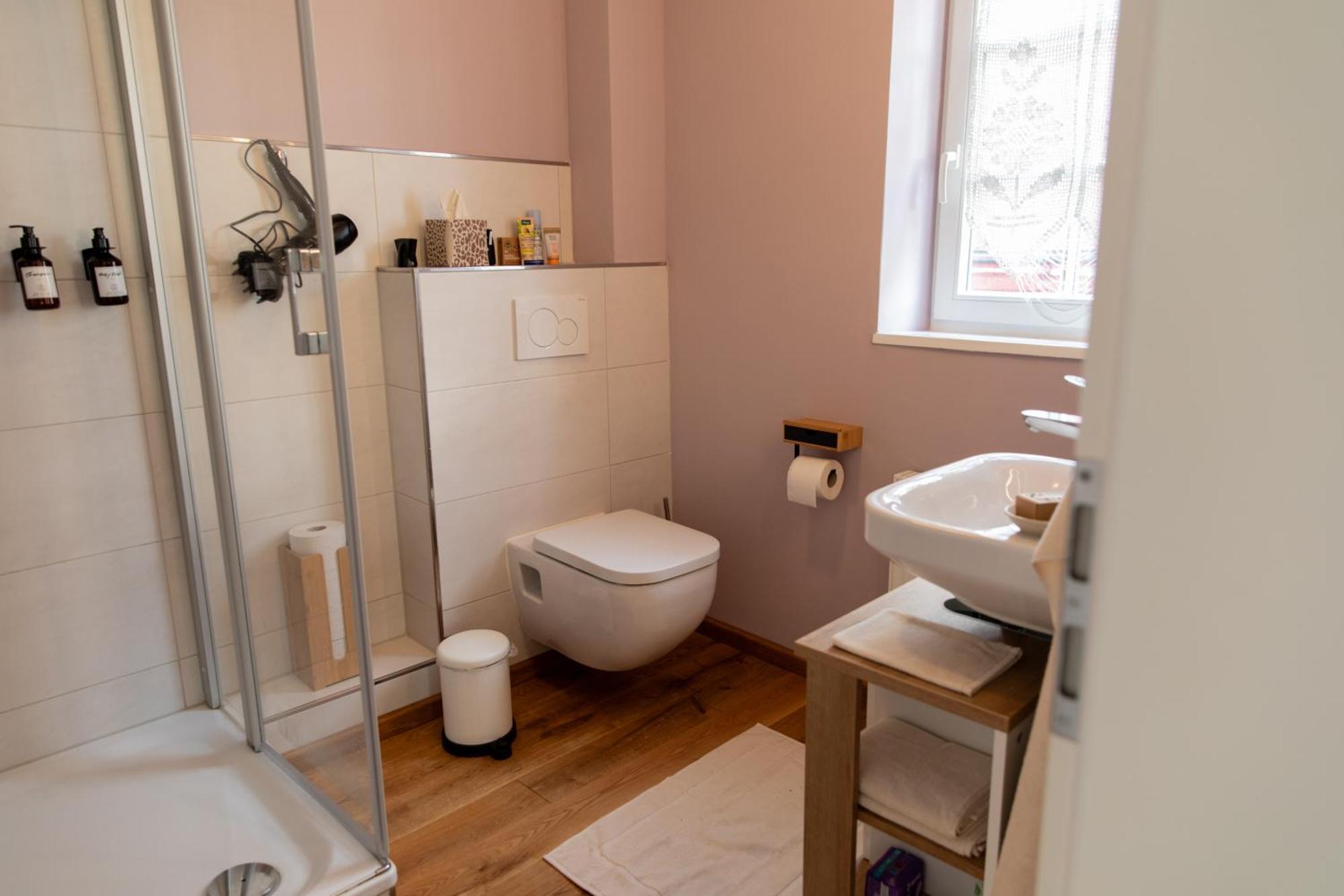 Altstadt Apartment Am Dom Wetzlar, 1 Zi, Kueche, Bad Mit Parkplatz Am Grundstueck Dış mekan fotoğraf