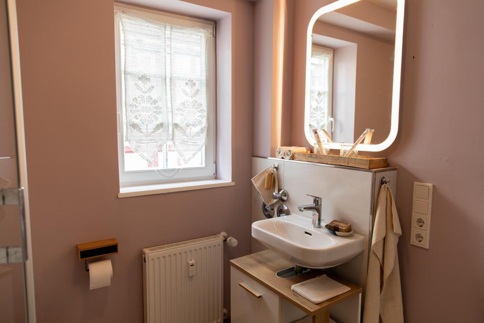Altstadt Apartment Am Dom Wetzlar, 1 Zi, Kueche, Bad Mit Parkplatz Am Grundstueck Dış mekan fotoğraf